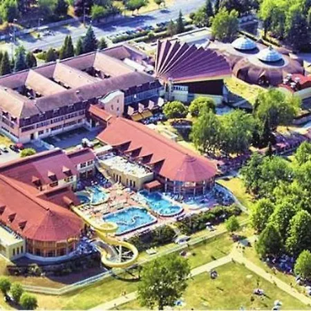 Pine Wood 5 Lägenhet